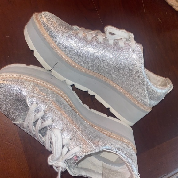 Dolce Vita Women's Toyah Sneaker - Picture 4 of 4